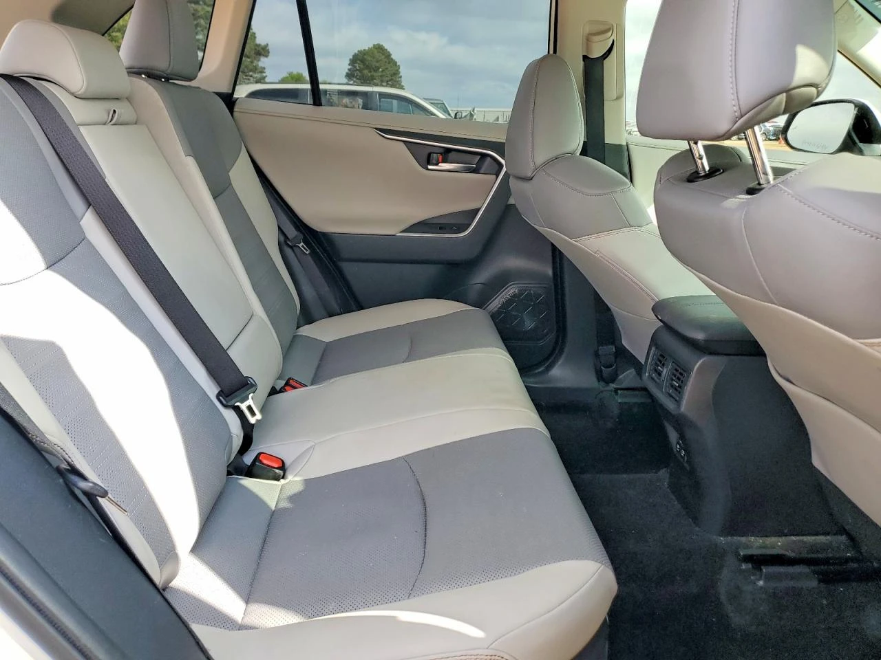 Toyota Rav4 2.5l Hybrid Limited, снимка 10 - Автомобили и джипове - 54360900