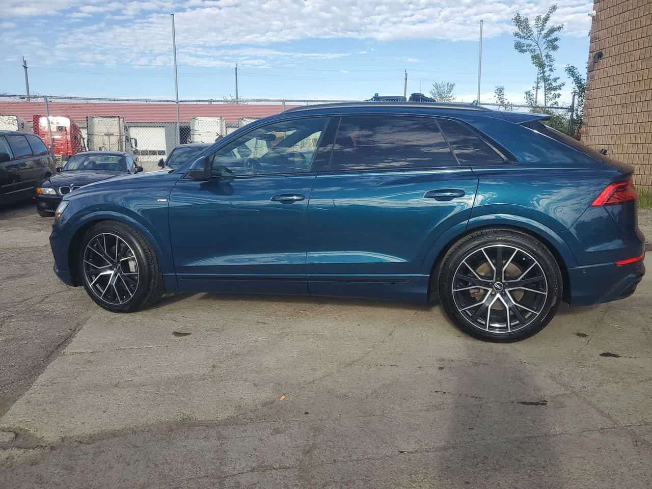 Audi Q8 Technik S LINE/ОБДУХВАНЕ/ПАНОРАМА/ДИСТРОНИК/360, снимка 5 - Автомобили и джипове - 54572614