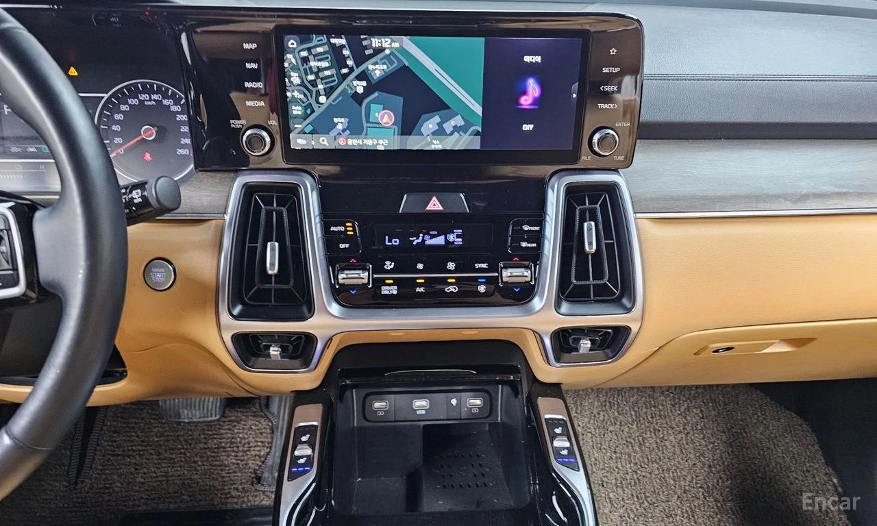 Kia Sorento 1.6* HYBRID* PRESTIGE* ПОДГРЕВ* ОБДУХВАНЕ* 360КАМЕ, снимка 10 - Автомобили и джипове - 54576662