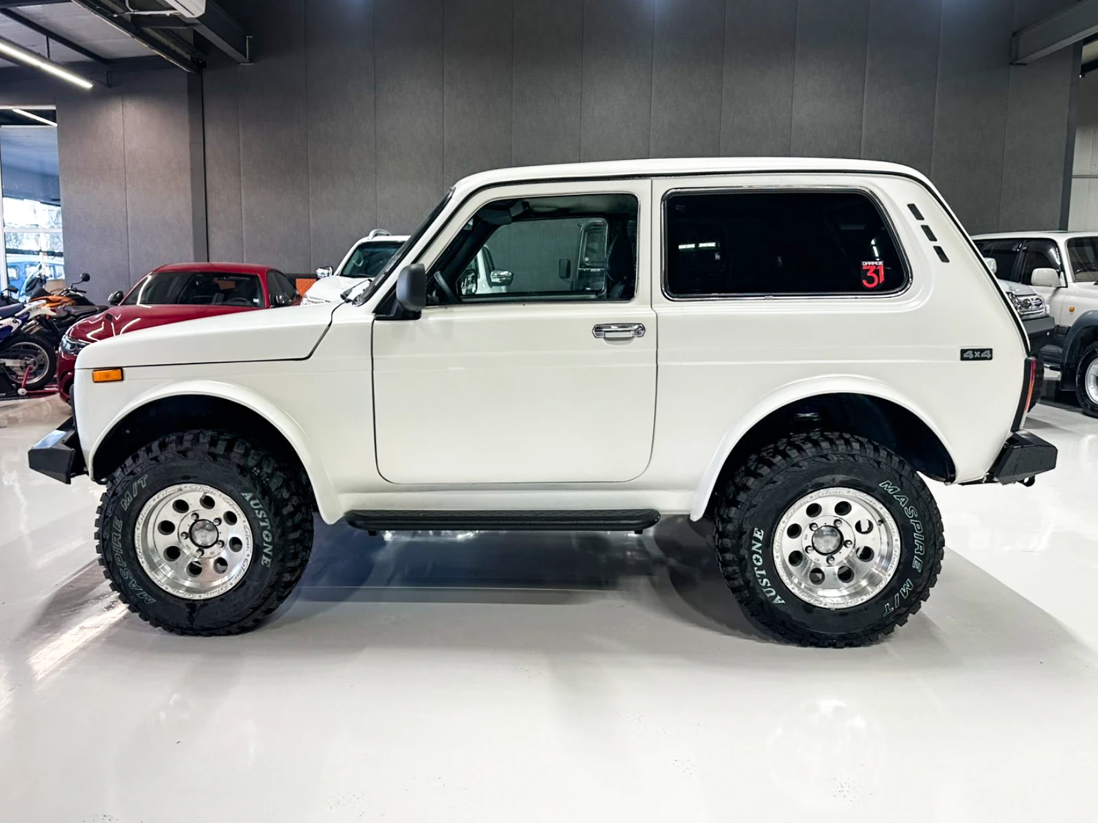 Lada Niva 1, 7, снимка 4 - Автомобили и джипове - 54915645