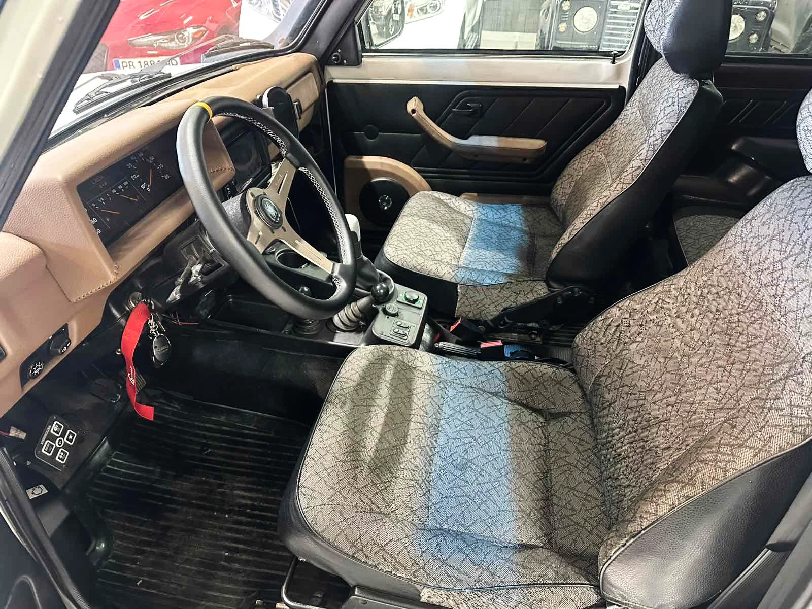 Lada Niva 1, 7, снимка 10 - Автомобили и джипове - 54915645