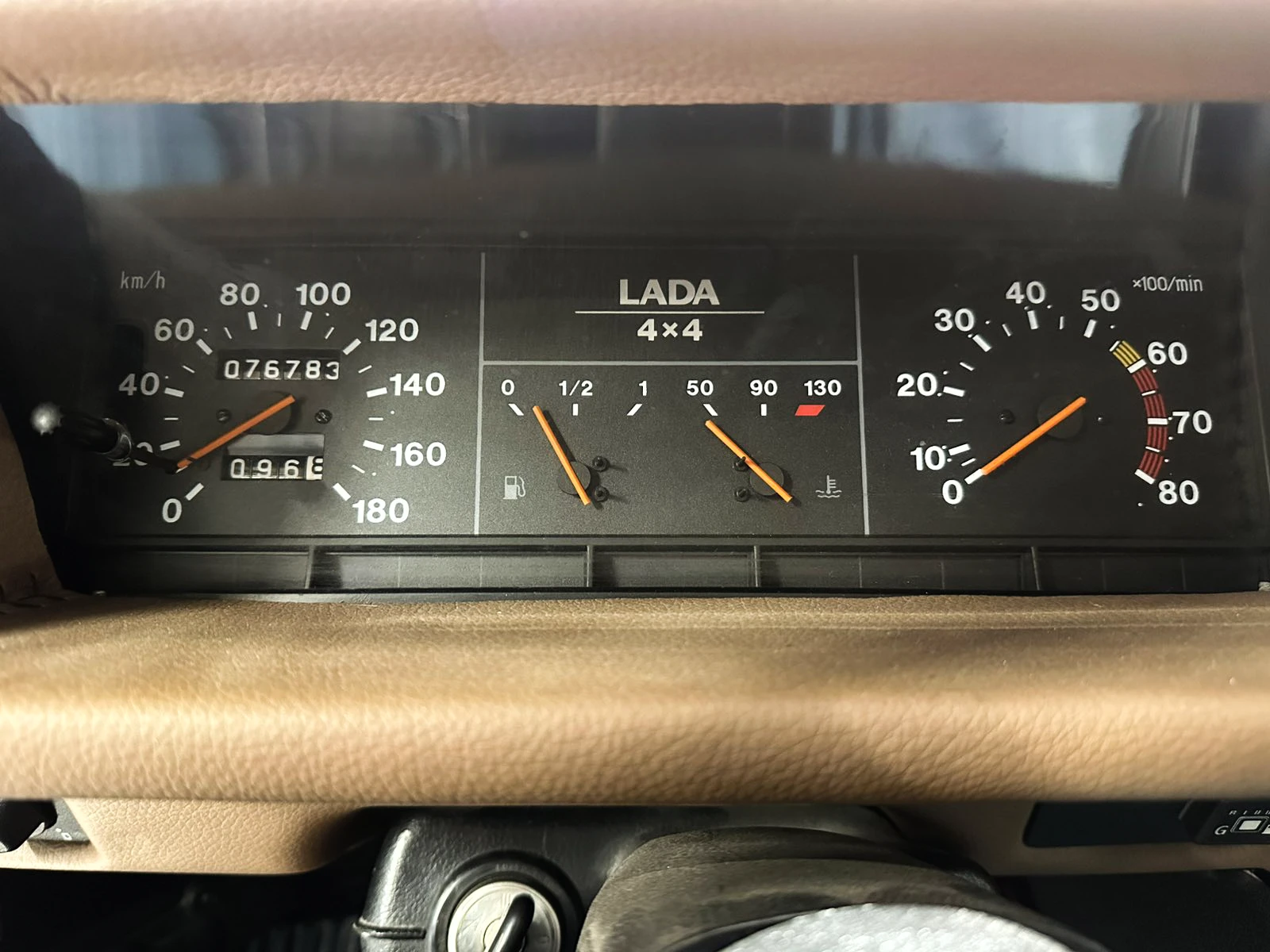 Lada Niva 1, 7, снимка 13 - Автомобили и джипове - 54915645