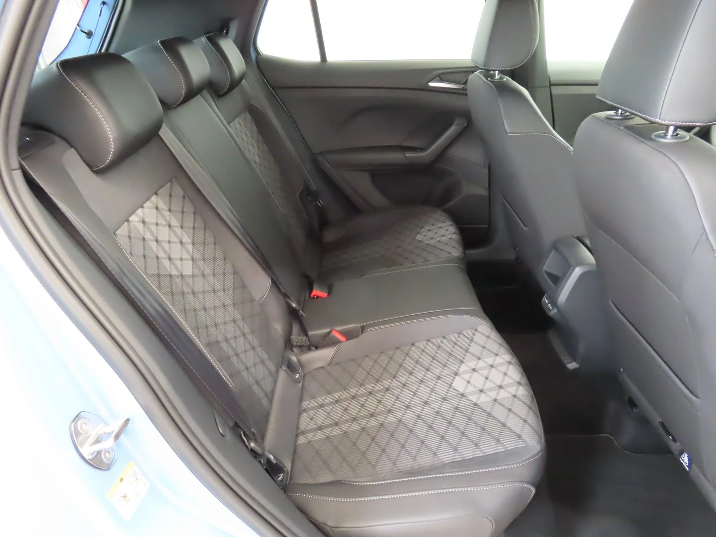 VW T-Cross, снимка 8 - Автомобили и джипове - 56420767