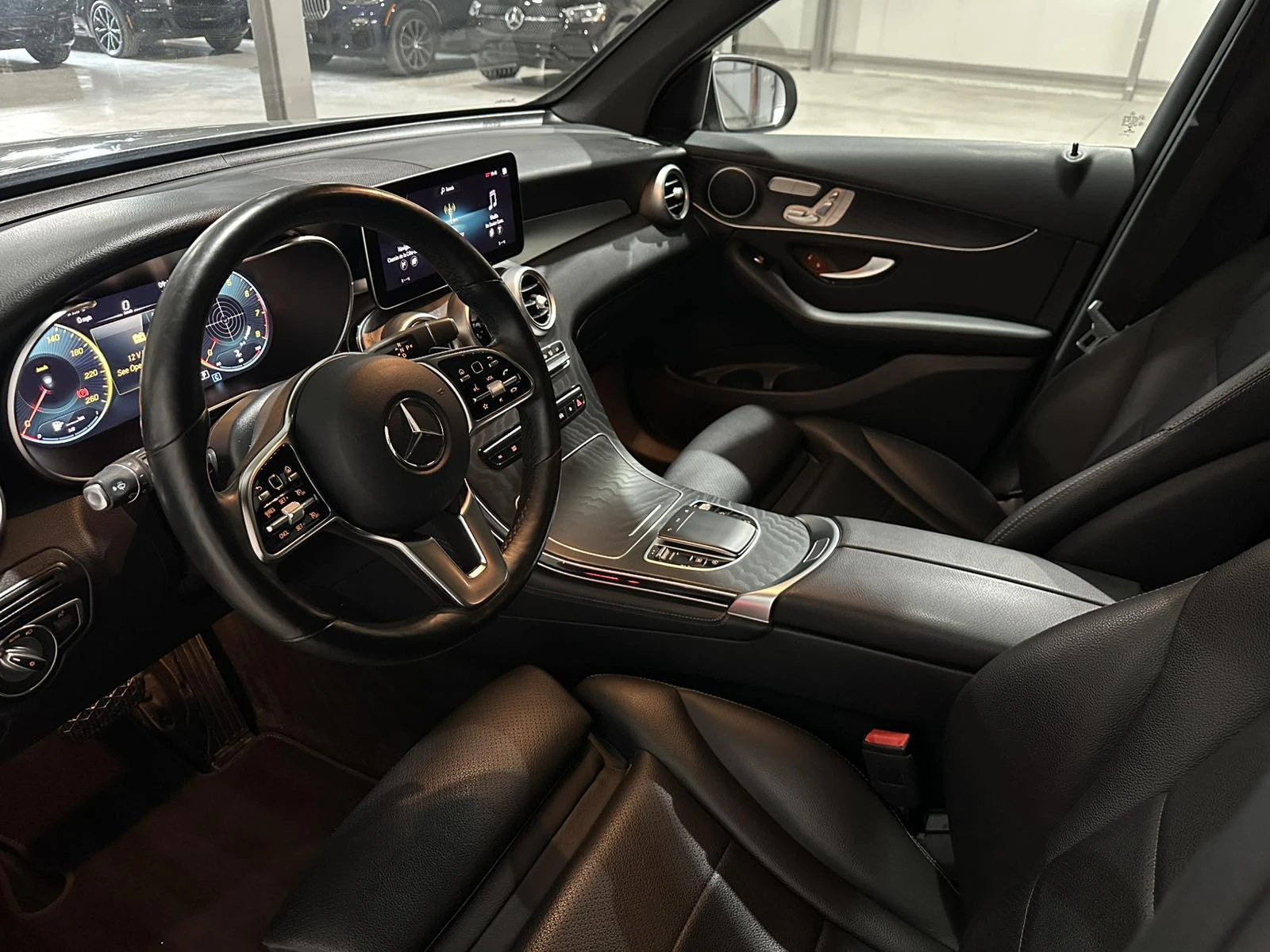 Mercedes-Benz GLC 300 AMG Package, снимка 10 - Автомобили и джипове - 55575603