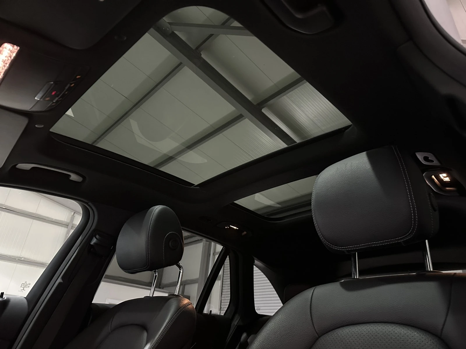 Mercedes-Benz GLC 300 AMG Package, снимка 12 - Автомобили и джипове - 55575603