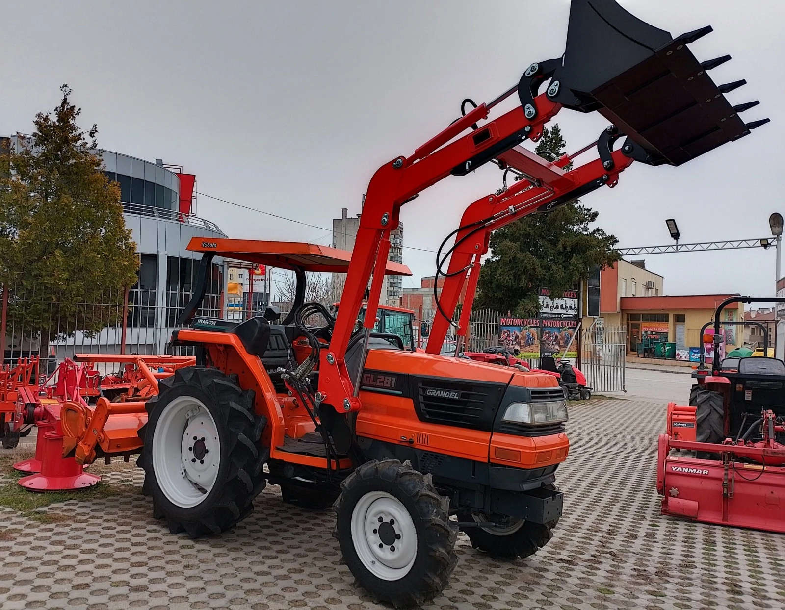 Трактор Kubota Скайтрак-Хасково, снимка 1