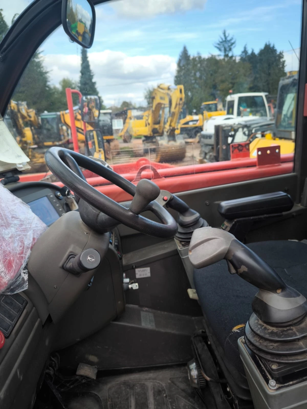 Телескопични товарачи Manitou MRT 2150+ С 3 БРОЯ УРЕДИ ЛИЗИНГ - изображение 9