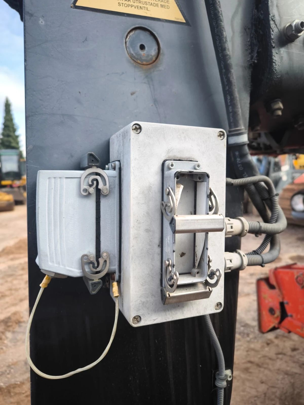 Телескопични товарачи Manitou MRT 2150+ С 3 БРОЯ УРЕДИ ЛИЗИНГ - изображение 3