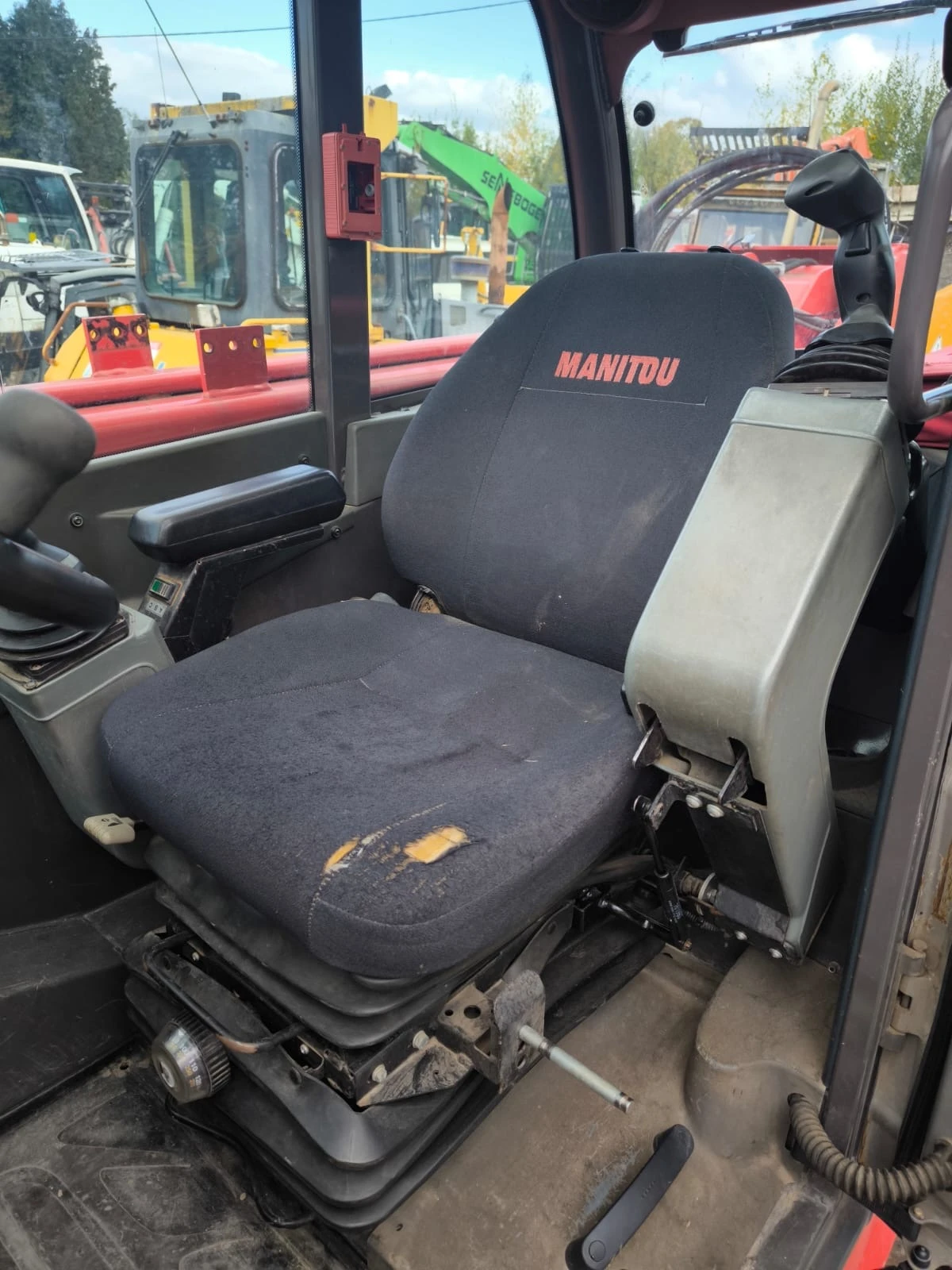 Телескопични товарачи Manitou MRT 2150+ С 3 БРОЯ УРЕДИ ЛИЗИНГ - изображение 10