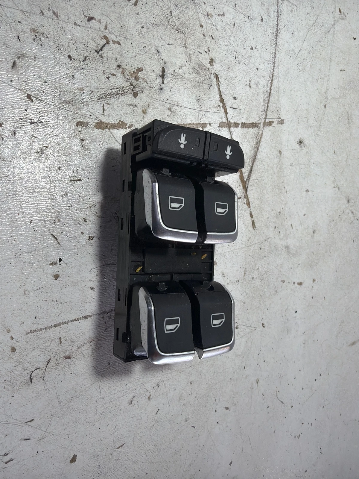 копче ел. стъкла 4G0959851 Audi A7