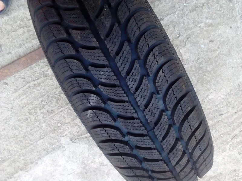 Гуми Зимни 175/65R15, снимка 2 - Гуми и джанти - 18699681