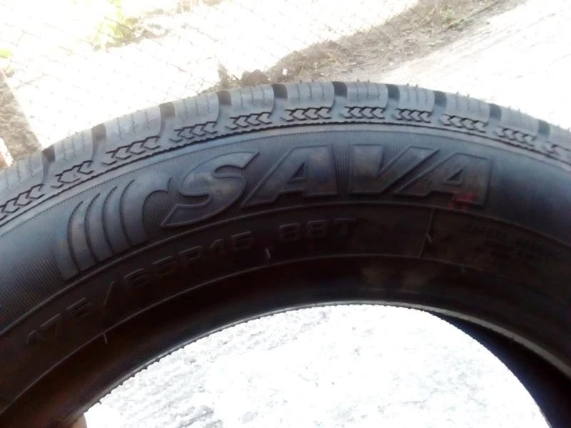 Гуми Зимни 175/65R15, снимка 3 - Гуми и джанти - 18699681