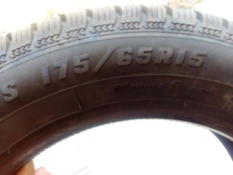 Гуми Зимни 175/65R15, снимка 4 - Гуми и джанти - 18699681