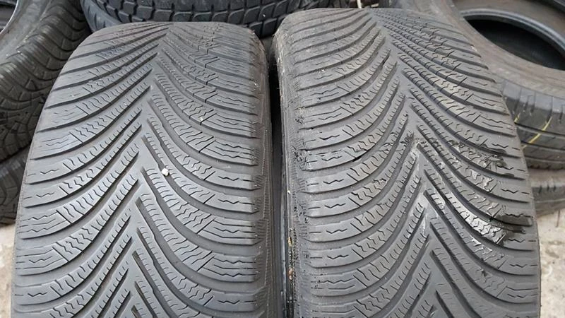 Гуми Зимни 225/50R17, снимка 1 - Гуми и джанти - 27725814