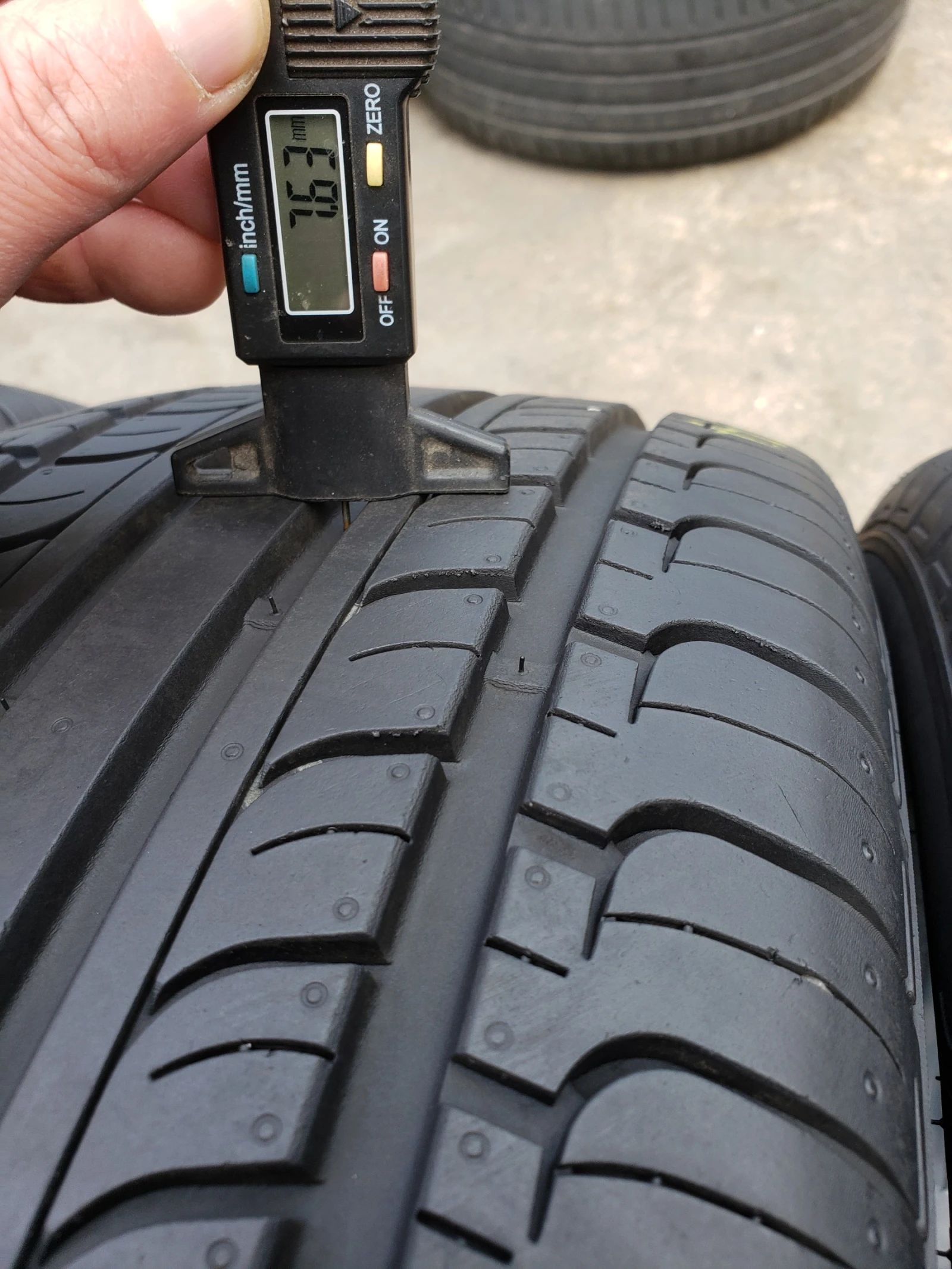 Гуми Летни 235/50R19, снимка 8 - Гуми и джанти - 54395361