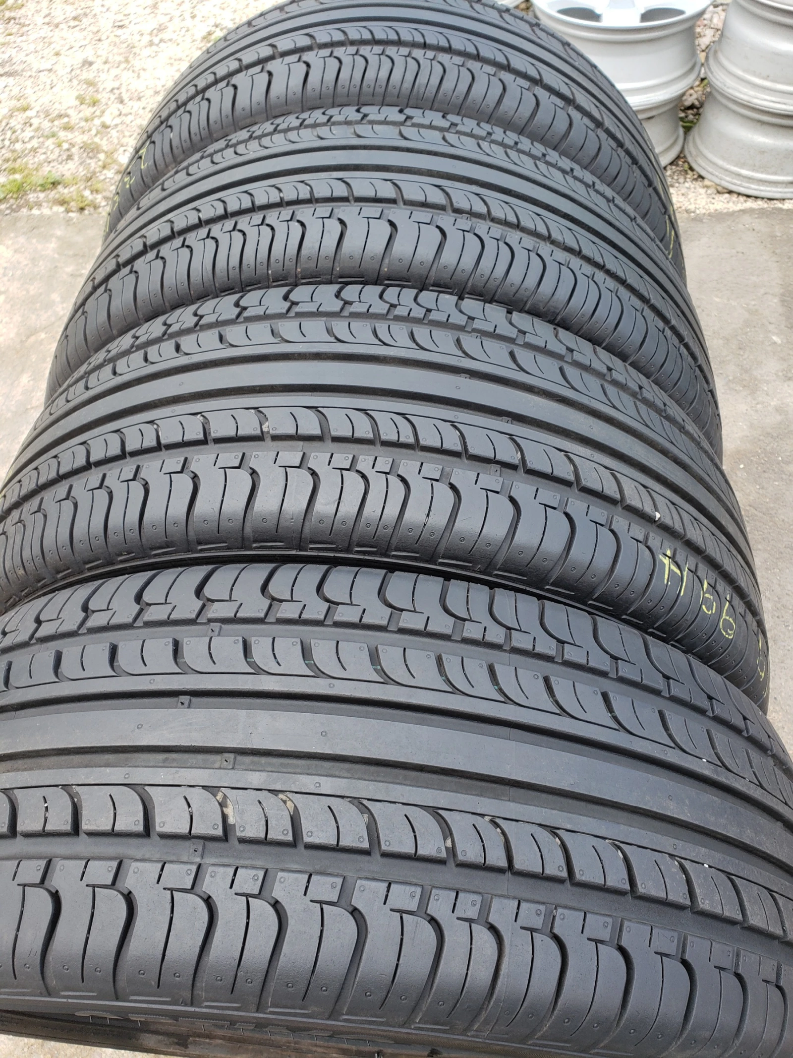 Гуми Летни 235/50R19, снимка 3 - Гуми и джанти - 54395361