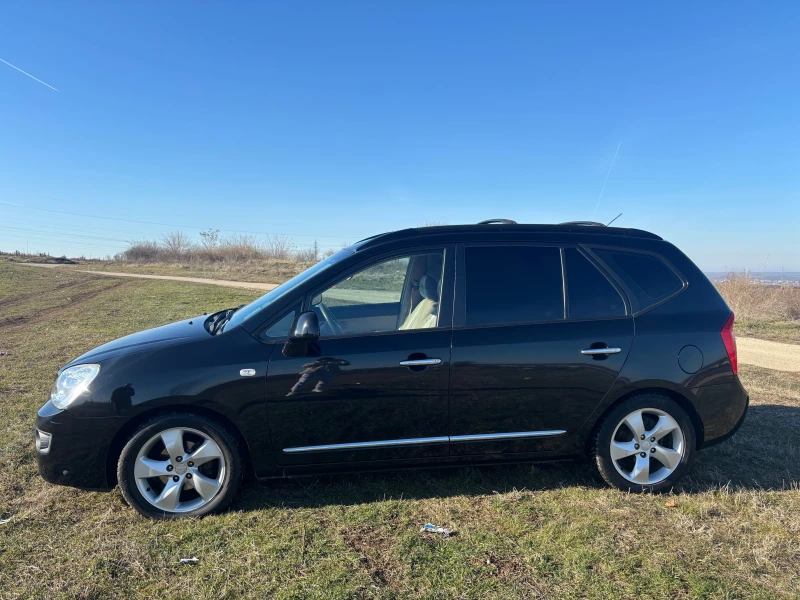 Kia Carens, снимка 2 - Автомобили и джипове - 48560955