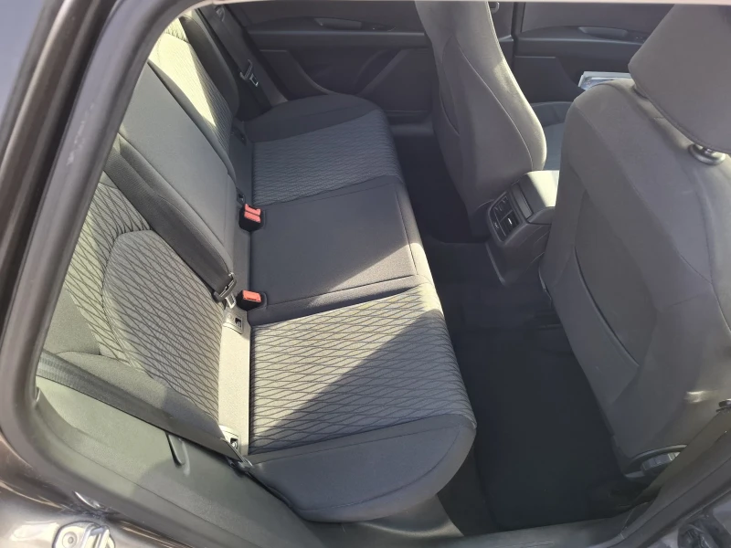 Seat Leon 1.6 - 105кс. 137000км. Панорама  навигация, снимка 9 - Автомобили и джипове - 52280676