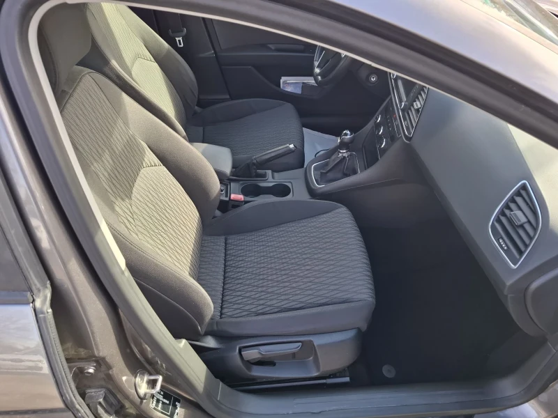 Seat Leon 1.6 - 105кс. 137000км. Панорама  навигация, снимка 10 - Автомобили и джипове - 52280676