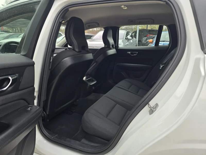 Volvo V60 2.0d 150к.с , снимка 11 - Автомобили и джипове - 52321760
