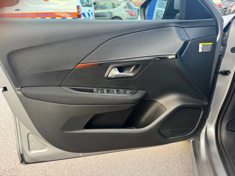 Peugeot 208, снимка 14 - Автомобили и джипове - 52944248