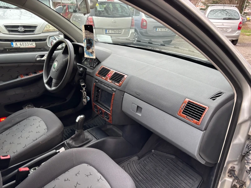 Skoda Fabia, снимка 12 - Автомобили и джипове - 53063216