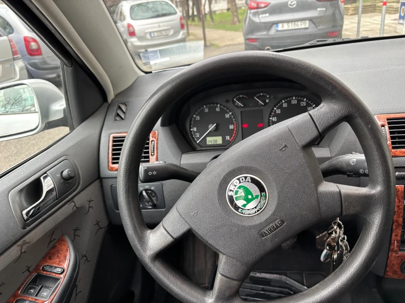 Skoda Fabia, снимка 5 - Автомобили и джипове - 53063216