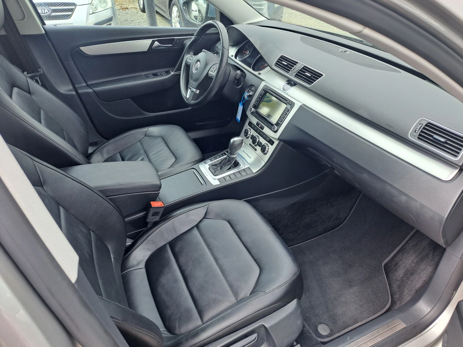 VW Passat 2.0tsi 211к.с. 4x4 Автомат ALLTRACK  - изображение 8