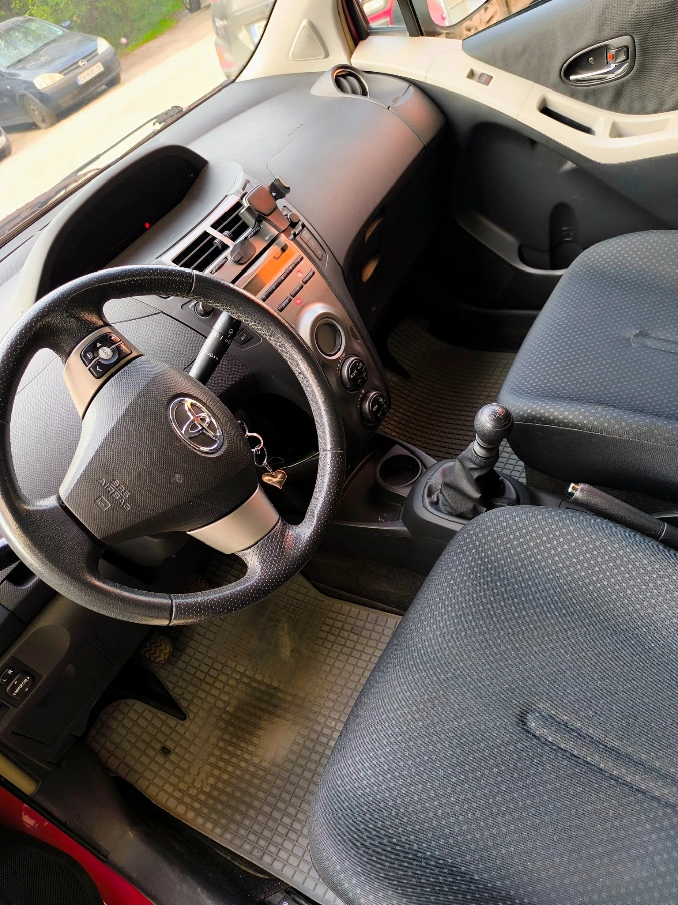 Toyota Yaris Ярис - изображение 5