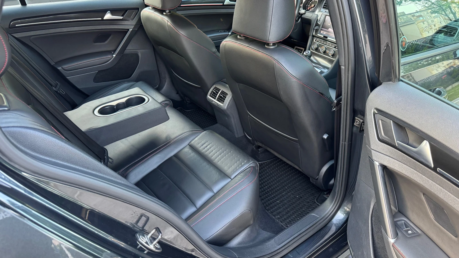 VW Golf GTi Performance | Mobile.bg   11