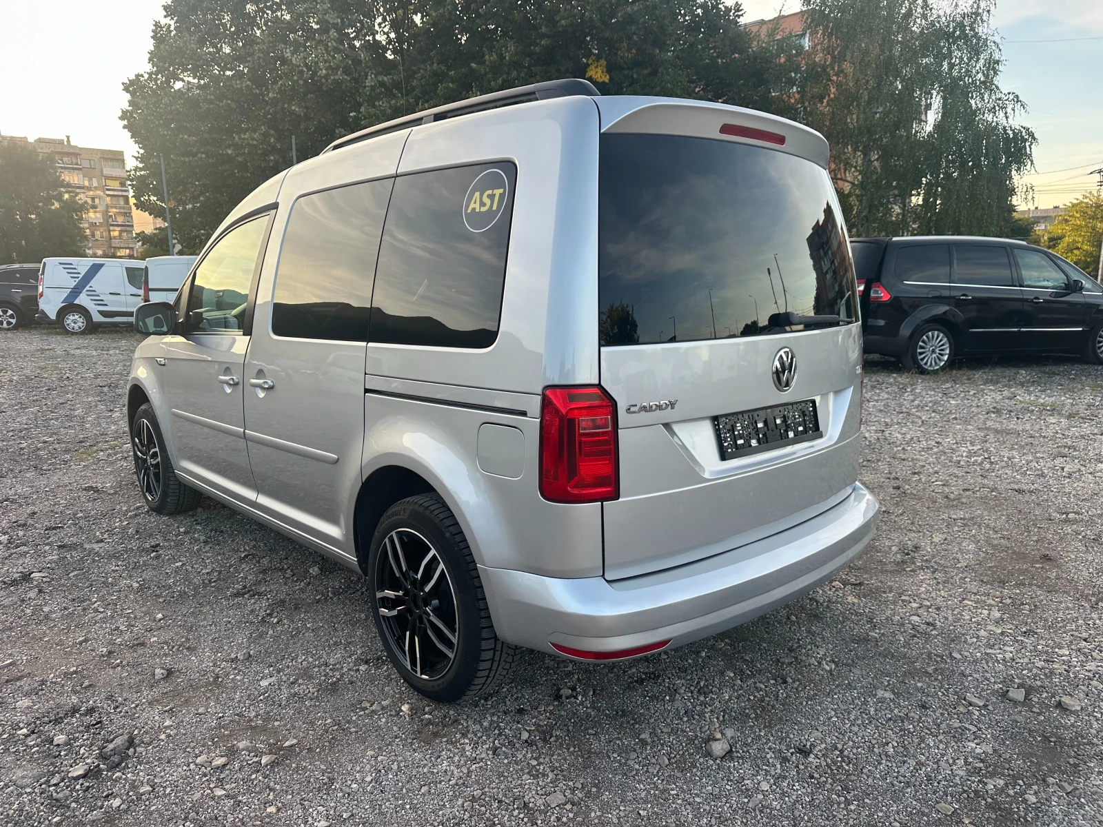 VW Caddy 2.0TDI 102kc DSG 7MESTA FULLL - изображение 5