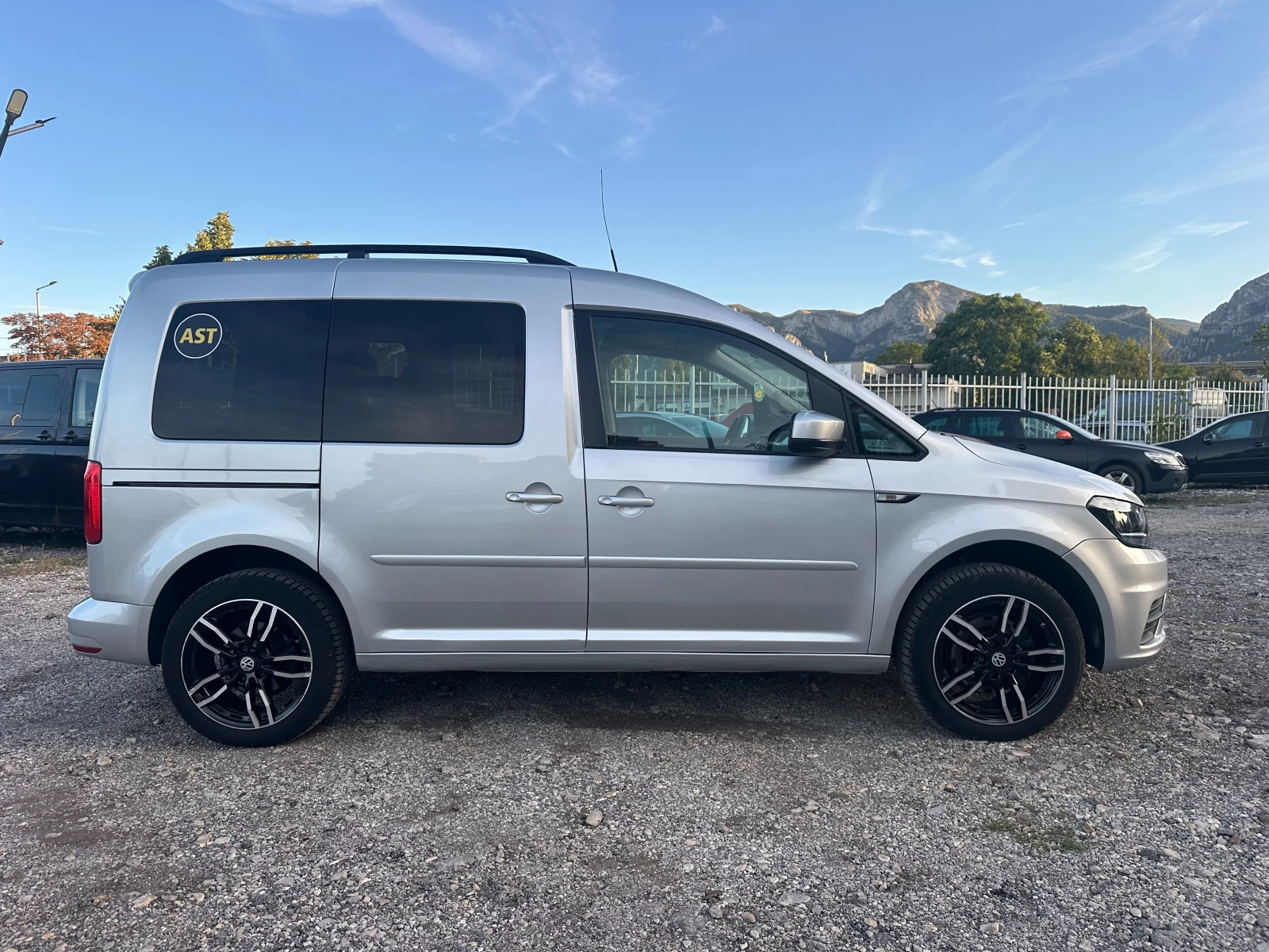 VW Caddy 2.0TDI 102kc DSG 7MESTA FULLL - изображение 2