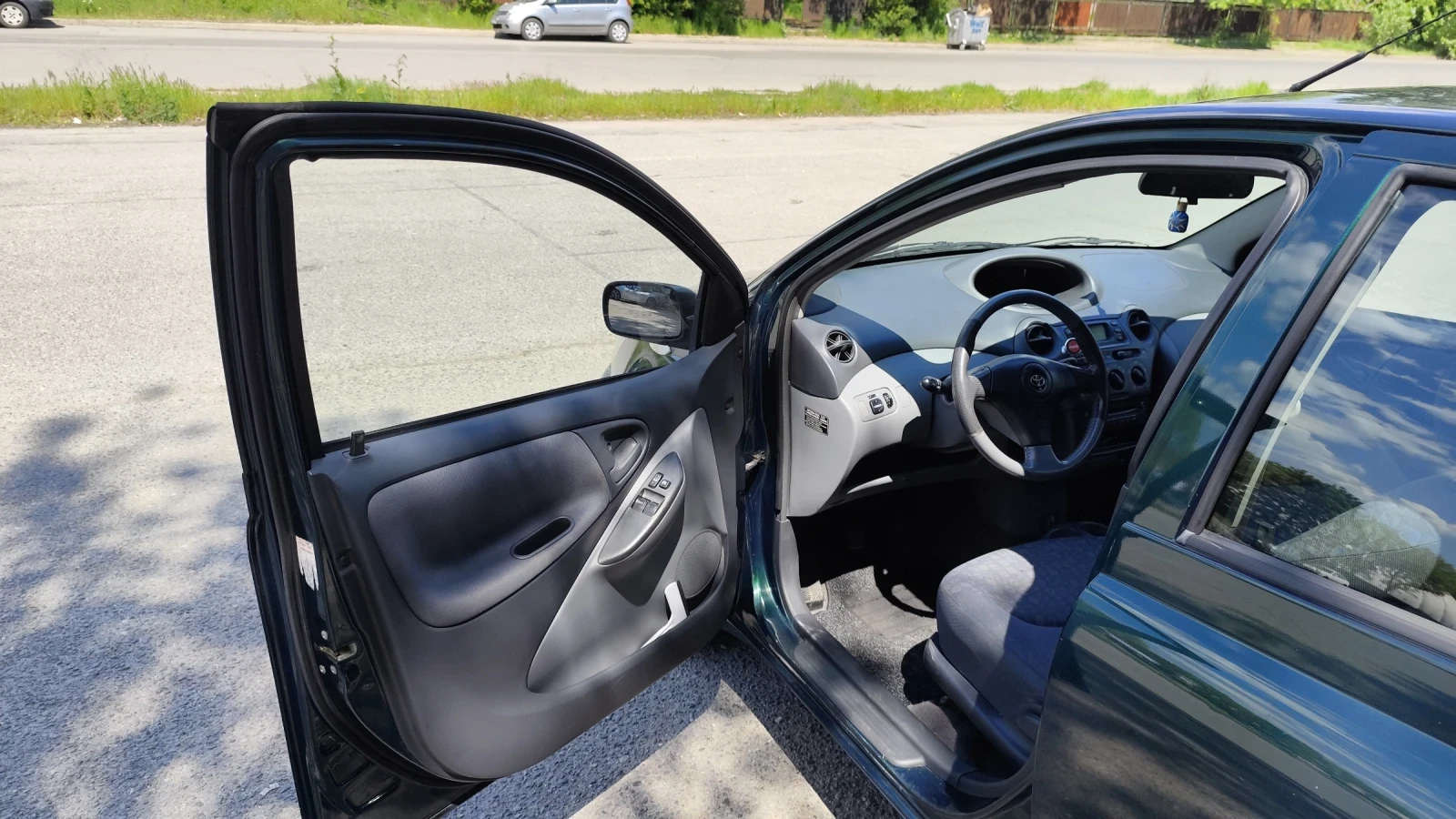 Toyota Yaris  - изображение 4