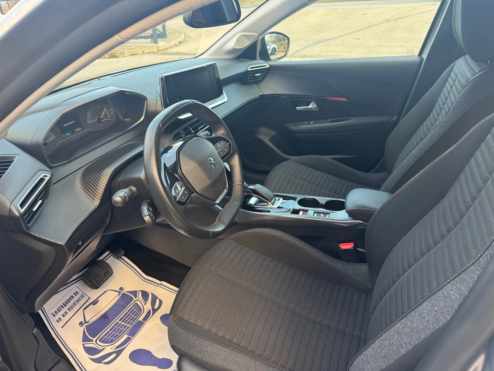 Peugeot 208  - изображение 10