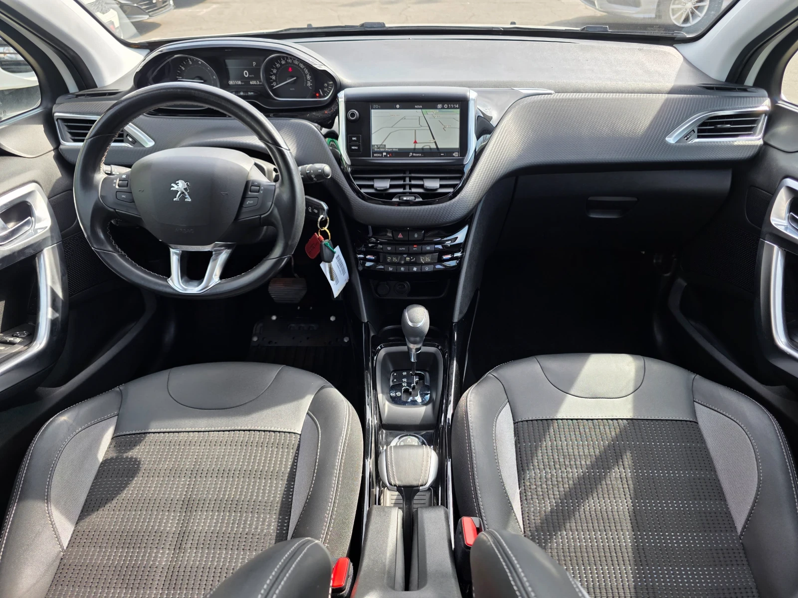 Peugeot 2008 1.2i 131k.c EURO 6B UNIKAT ITALIA ALLURE CAMERA, снимка 11 - Автомобили и джипове - 53714671