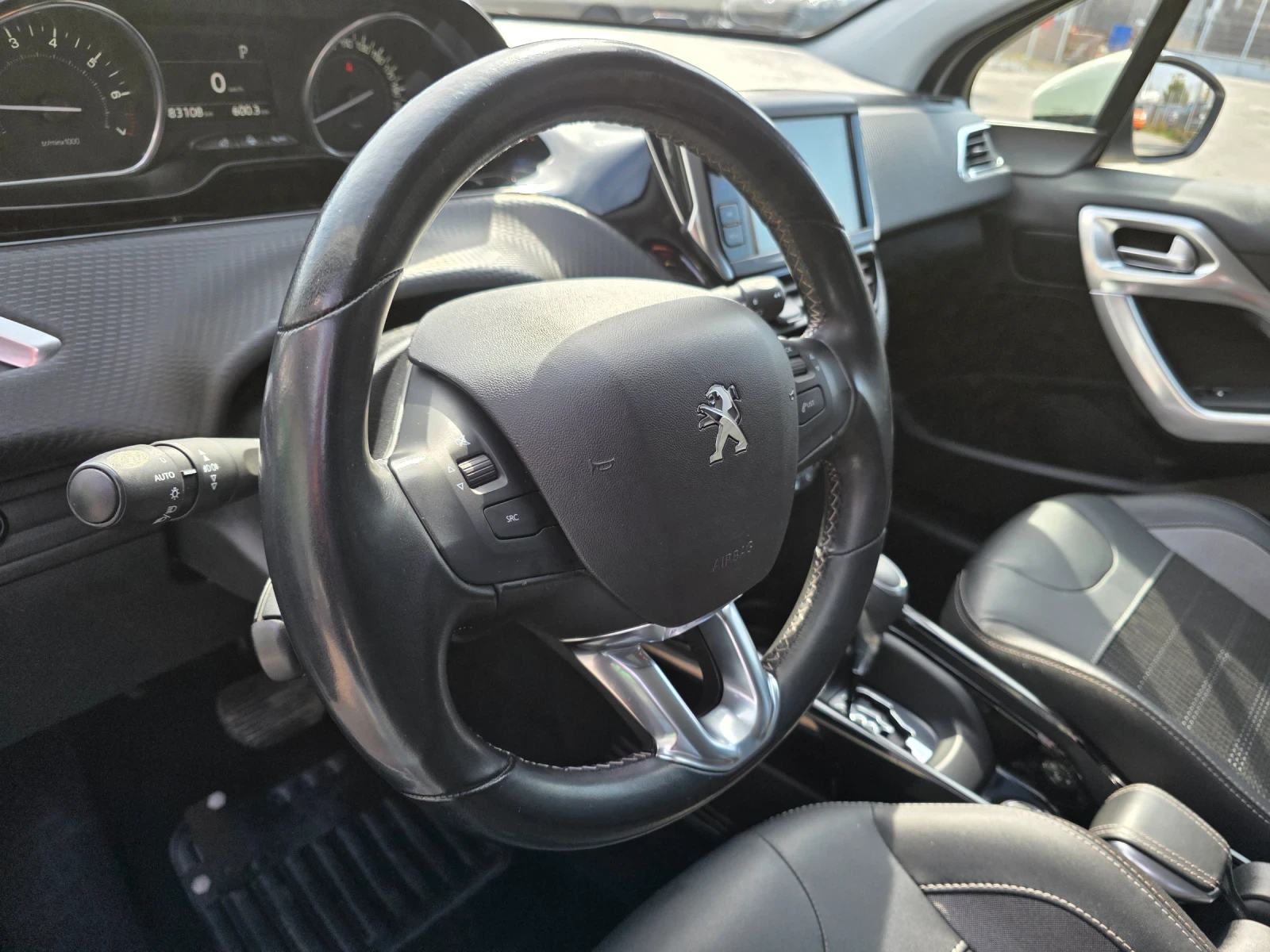 Peugeot 2008 1.2i 131k.c EURO 6B UNIKAT ITALIA ALLURE CAMERA, снимка 7 - Автомобили и джипове - 53714671