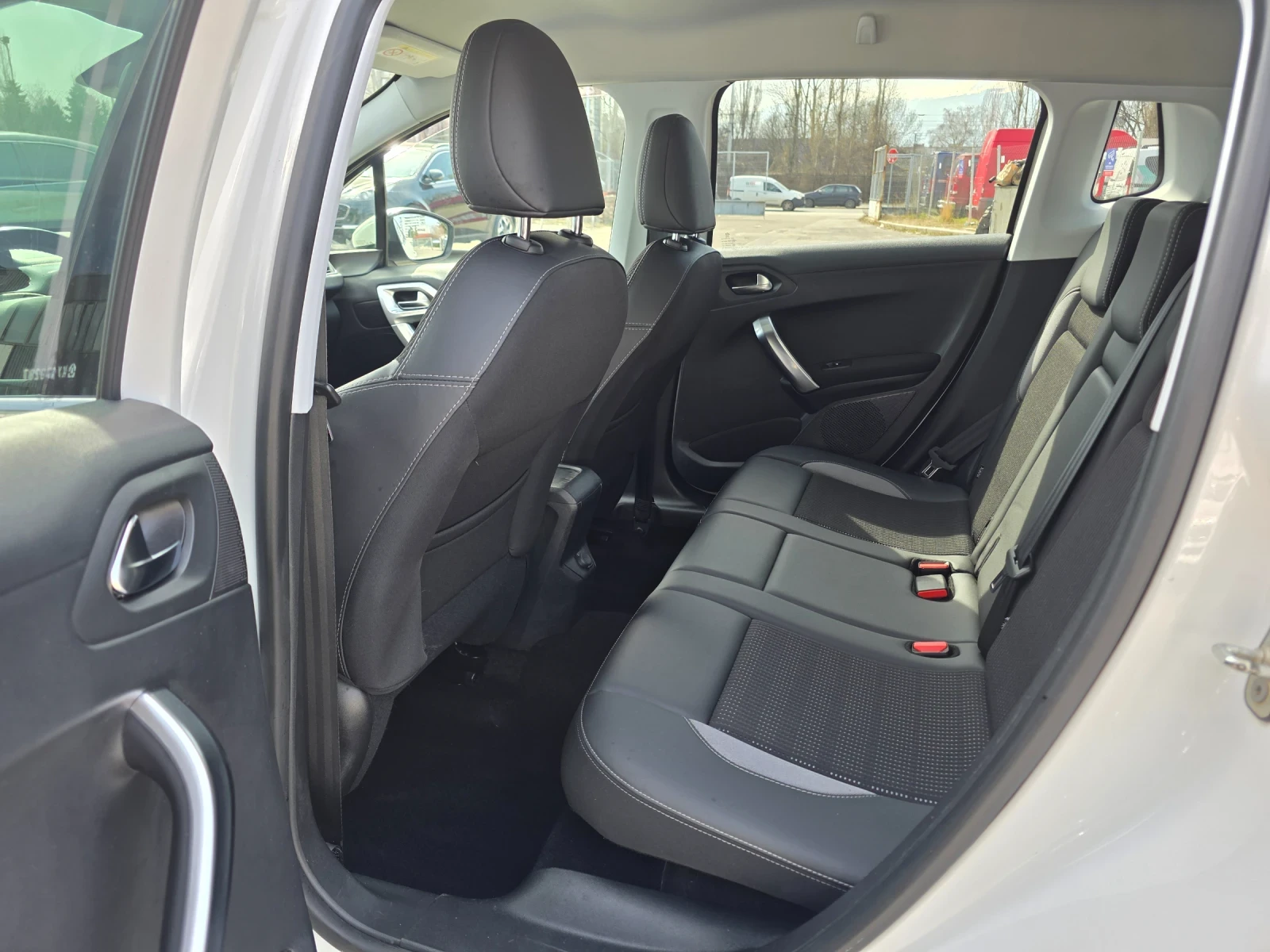 Peugeot 2008 1.2i 131k.c EURO 6B UNIKAT ITALIA ALLURE CAMERA, снимка 10 - Автомобили и джипове - 53714671