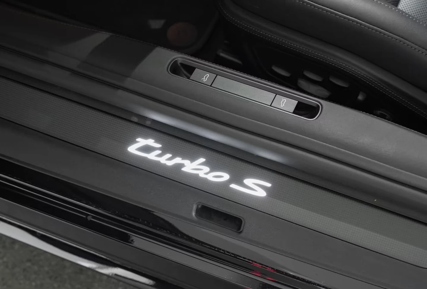 Porsche 911 992.2 TURBO S/CARBON/CERAMIC/LIFT/BOSE/PANO/MATRIX, снимка 10 - Автомобили и джипове - 54004170