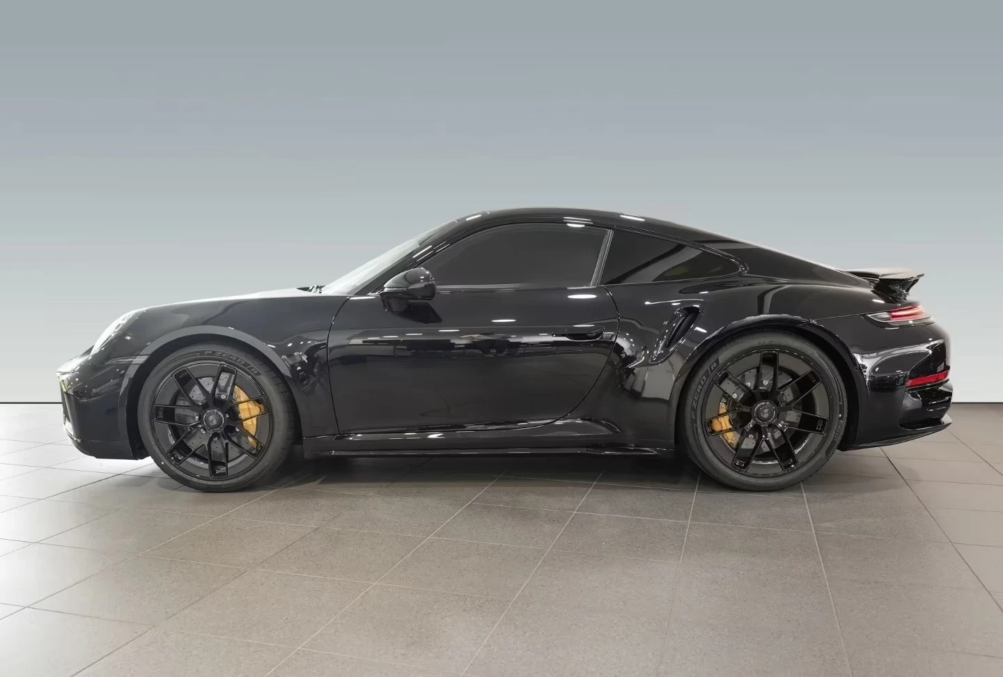 Porsche 911 992.2 TURBO S/CARBON/CERAMIC/LIFT/BOSE/PANO/MATRIX, снимка 3 - Автомобили и джипове - 54004170