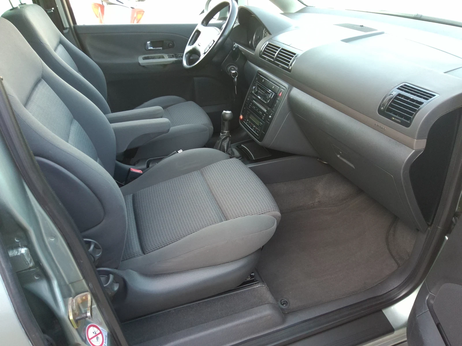 VW Sharan 1.9TDI 4x4 , снимка 9 - Автомобили и джипове - 54335282