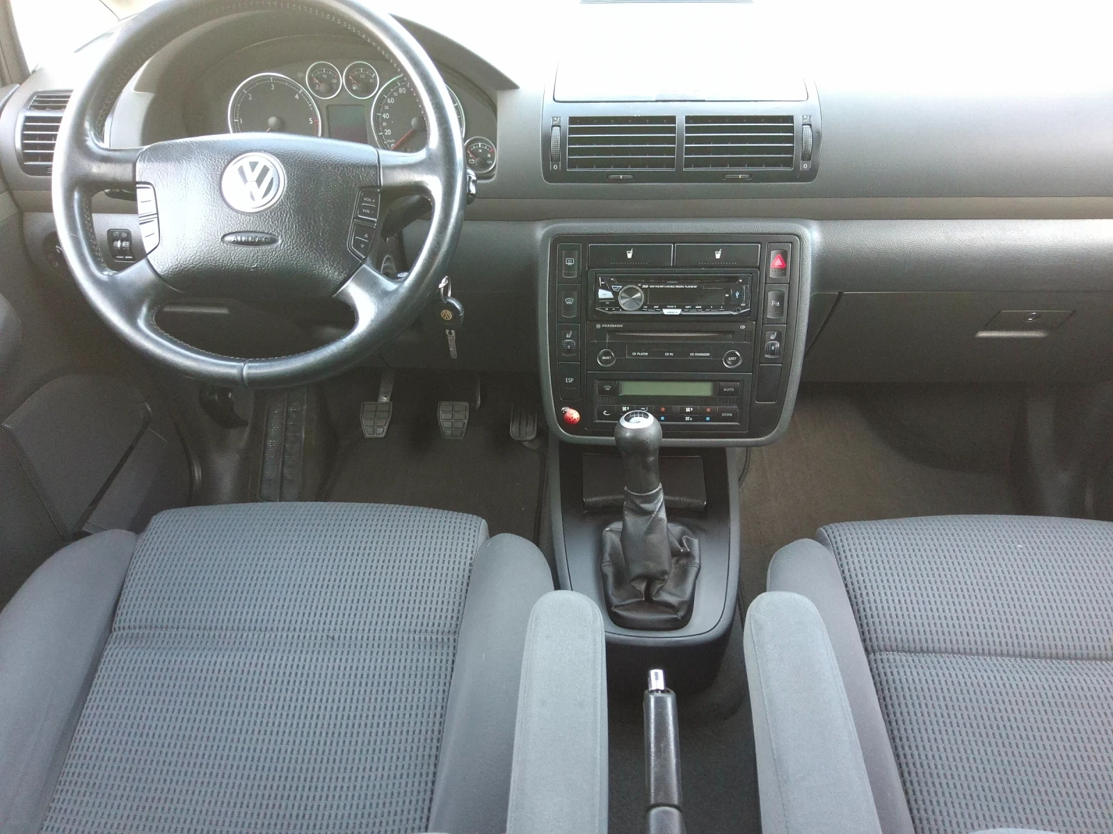 VW Sharan 1.9TDI 4x4 , снимка 15 - Автомобили и джипове - 54335282