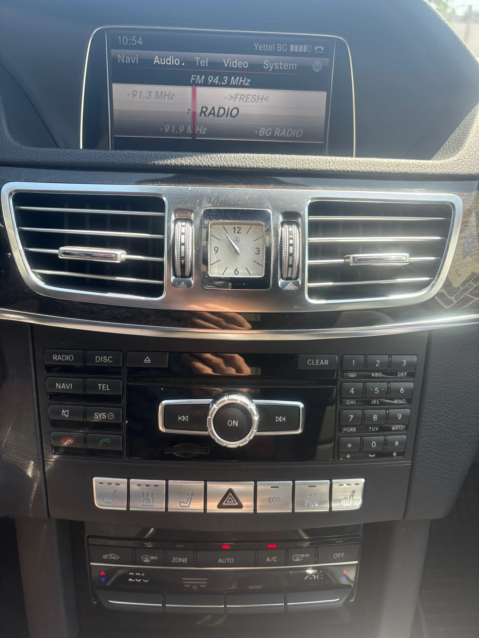 Mercedes-Benz E 350 4Matic, Distronic, Panorama , снимка 13 - Автомобили и джипове - 54413408