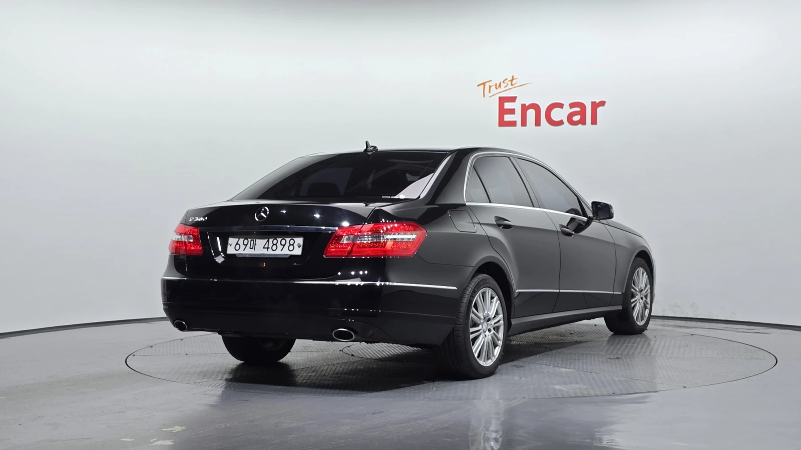 Mercedes-Benz E 300, снимка 2 - Автомобили и джипове - 54918063