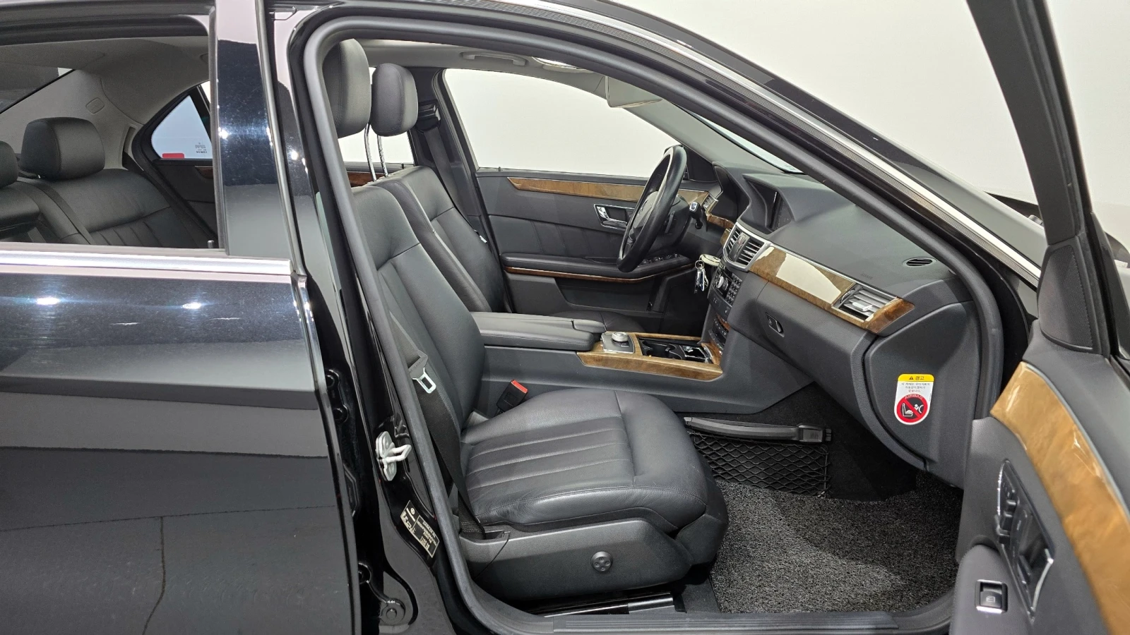 Mercedes-Benz E 300, снимка 11 - Автомобили и джипове - 54918063