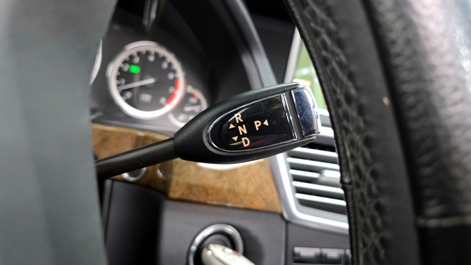 Mercedes-Benz E 300, снимка 9 - Автомобили и джипове - 54918063