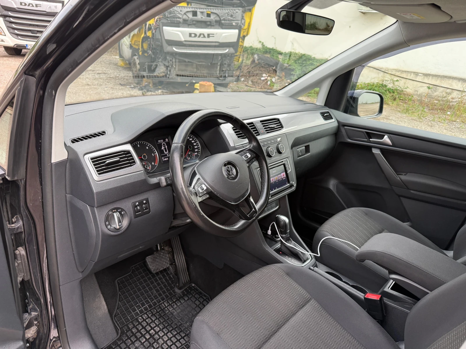 VW Caddy 2.0 TDI 150p.s Avtomat, снимка 3 - Автомобили и джипове - 55137478