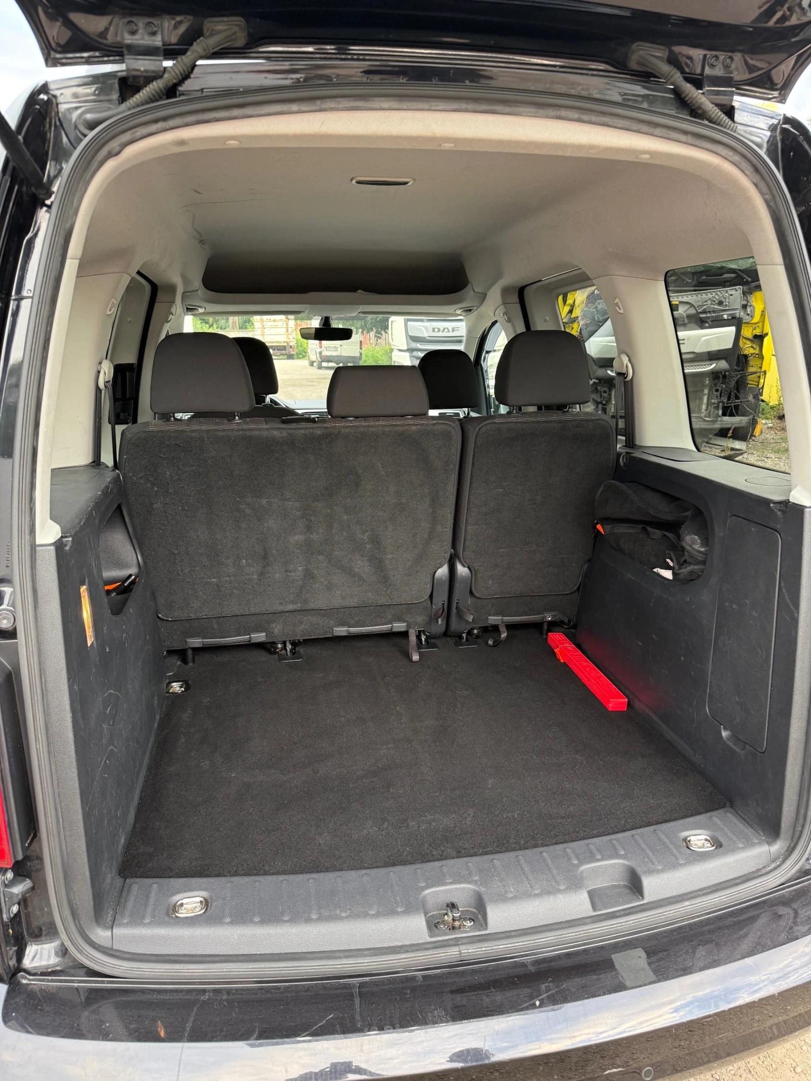 VW Caddy 2.0 TDI 150p.s Avtomat, снимка 12 - Автомобили и джипове - 55137478