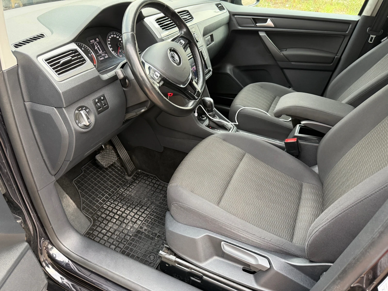 VW Caddy 2.0 TDI 150p.s Avtomat, снимка 9 - Автомобили и джипове - 55137478