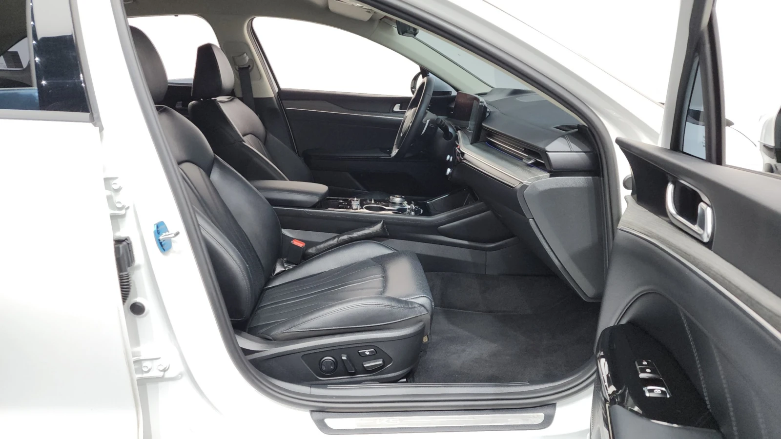 Kia K5 2.0LPI / ОБДУХВАНЕ / 360КАМЕРИ / АМБИЕНТНО , снимка 15 - Автомобили и джипове - 55377628