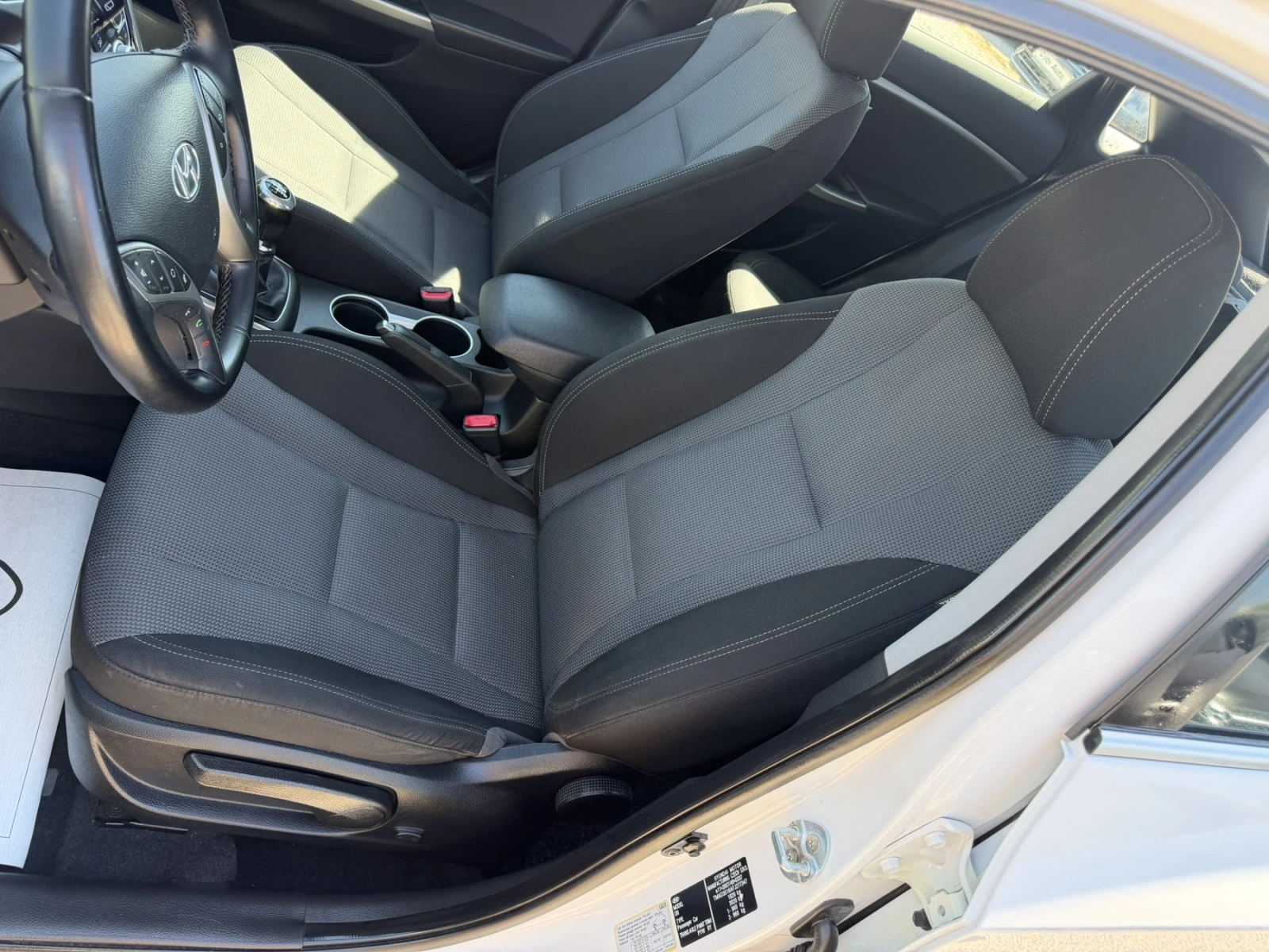 Hyundai I30 1.4I- 142000 original km., снимка 13 - Автомобили и джипове - 55728027